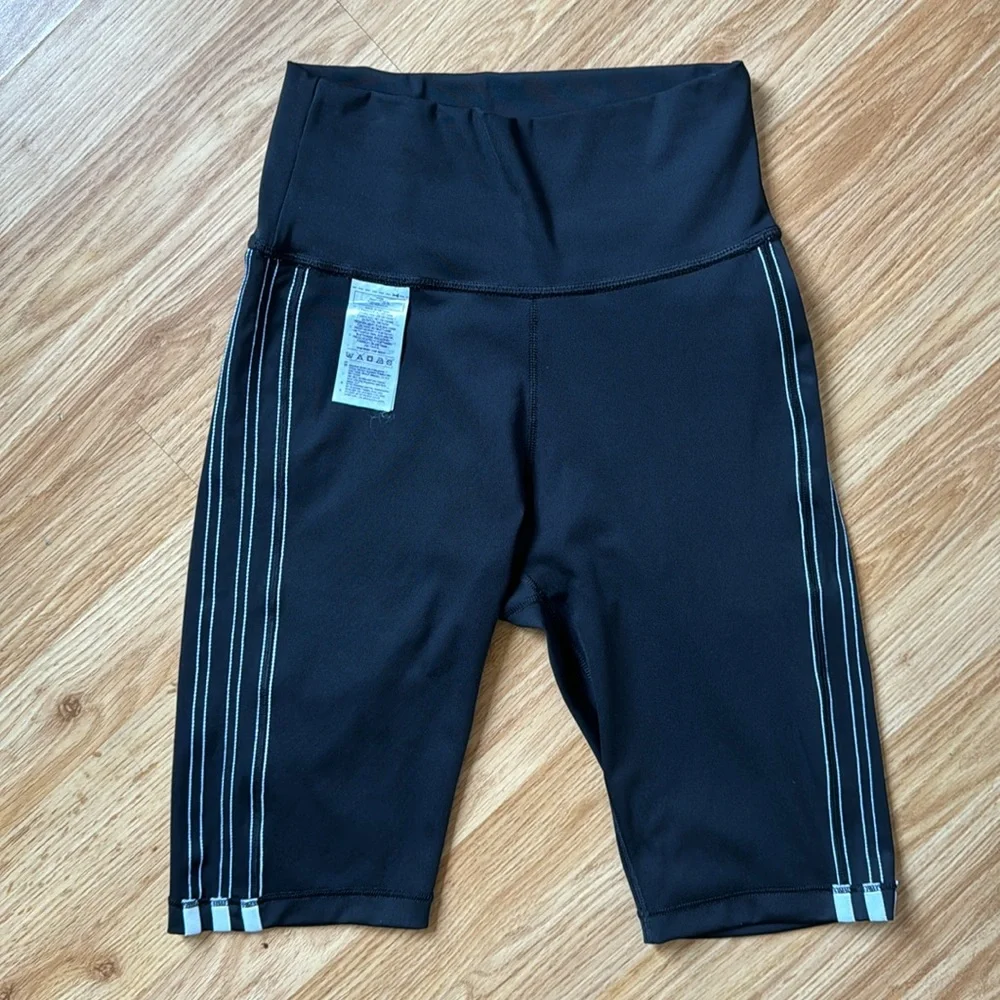 Never Worn ✨ Adidas HR 10” biker shorts - size S